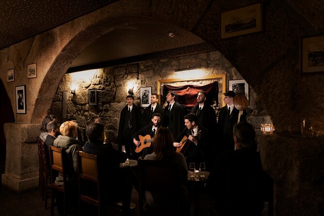 1-hour Intimate Fado Concert in a Typical Venue - The venue layout: great views, small room reality