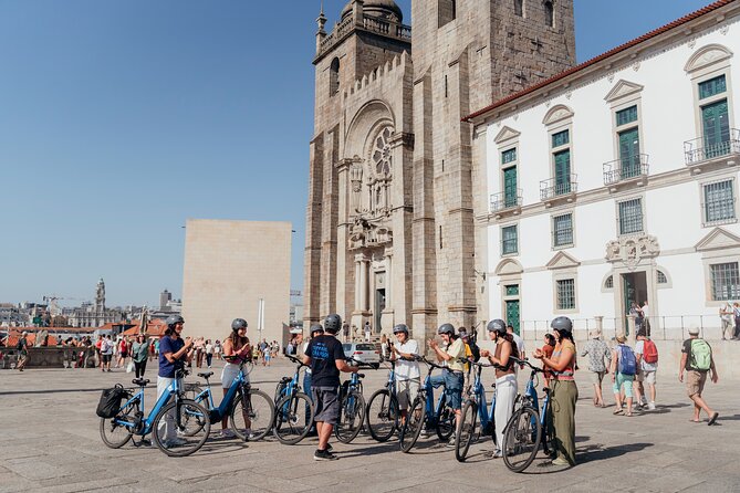 3-Hour Porto Highlights on a Electric Bike Guided Tour - Jardim da Cordoaria: the garden break between big churches
