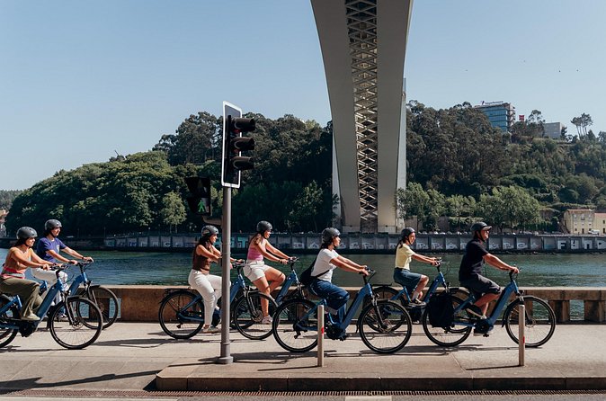3-Hour Porto Highlights on a Electric Bike Guided Tour - Cândido dos Reis, Galerias de Paris, and Avenida dos Aliados: street energy in motion
