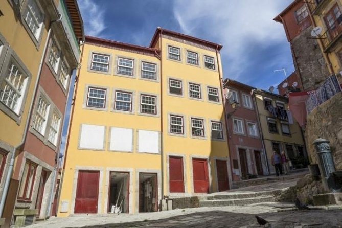 3-Hour Porto Jewish Heritage Walking Tour with Local Guide - Climbing toward views: Virtudes, Miradouros, and water fountains