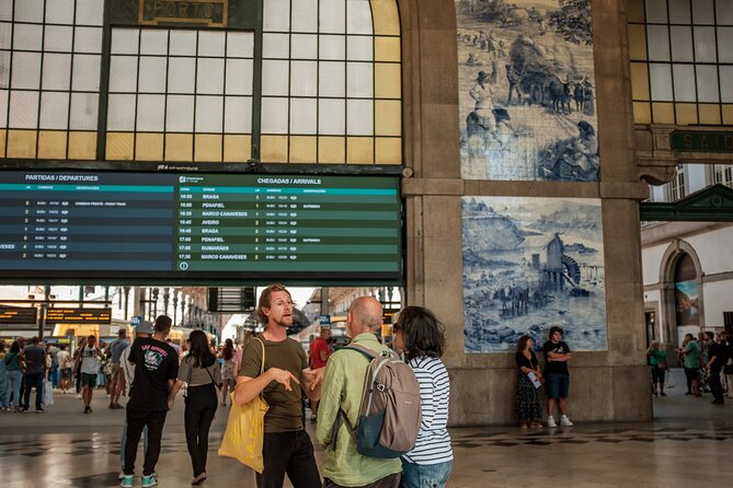 3-hour private guided walking tour of the BEST of Porto - Avenida dos Aliados: finishing where the action is
