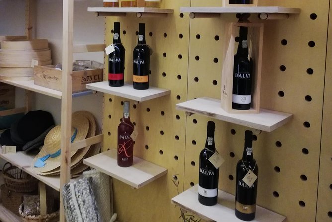 3 table wines & 5 Port wines + Tapas - Praca da Ribeira: how rabelos boats shaped Port