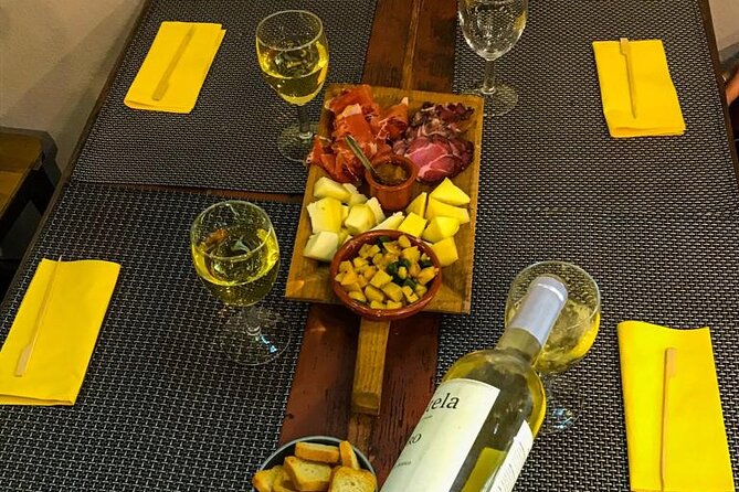 4-Hour Traditional Portuguese Food & Wine Tour in Porto - Key things that make this tour worth your afternoon