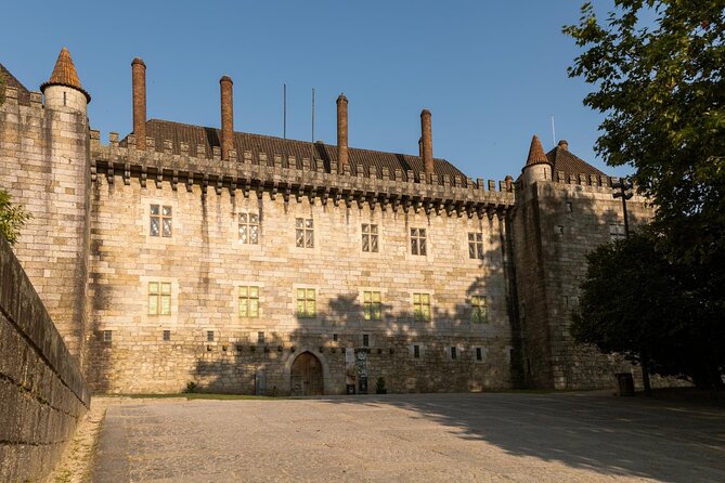 A Guimarães Hidden Gems Walking Tour Experience - Meeting at R. de Dona Teresa and ending at Largo da Oliveira