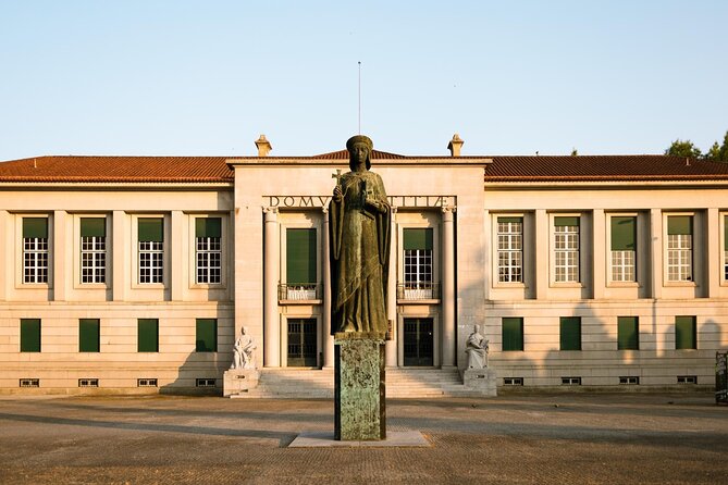 A Guimarães Hidden Gems Walking Tour Experience - Stop 3: Paco dos Duques de Bragança and the ducal collection stop