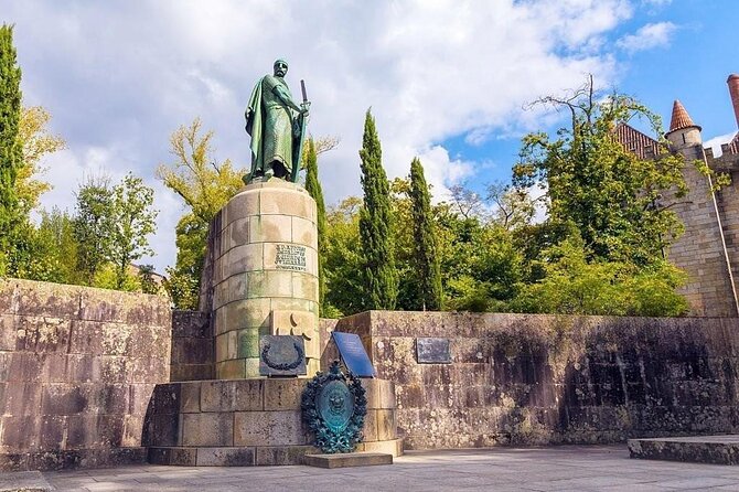 Authentic Braga & Guimarães: Small Historical Group Tour - Largo da Oliveira and Padrão do Salado: the civic heart and a battle marker