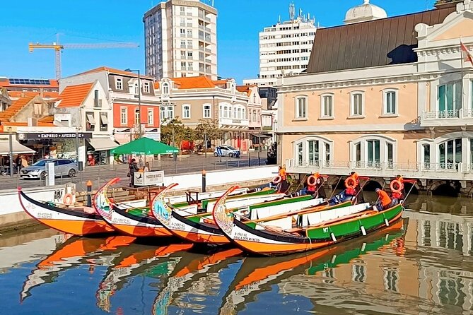 Aveiro Walking and Boat Tour Ovos moles and Colorful Ribbons - Praça da República: Misericórdia Church, City Hall, and José Estevão