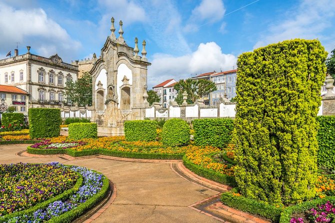 Barcelos: Half Day Private Tour from Porto - Pickup, drive time, and what your guide adds on the way