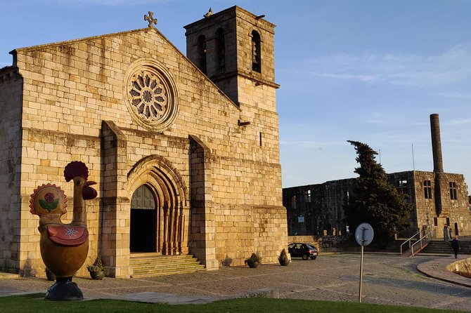Barcelos: Half Day Private Tour from Porto - A stroll through Campo da República: churches and Thursday craft energy