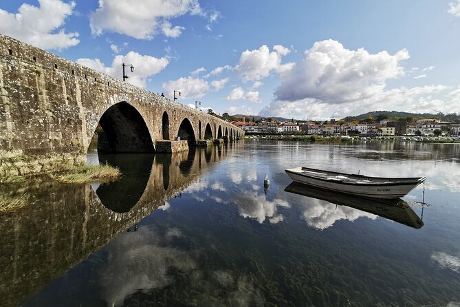 Barcelos, Ponte de Lima & Viana Private Tour (All Inclusive) - Lunch in Minho style: premium lunch with drinks included