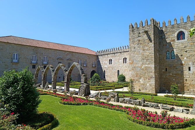 Best of Braga and Guimaraes Day Trip from Porto - UNESCO Centro Histórico: walk the old walls without the climbing