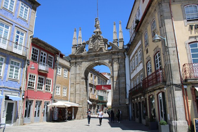 Best of Braga and Guimaraes Day Trip from Porto - Sé de Braga: where the story of Portugal gets pinned down
