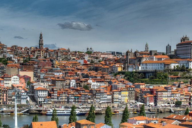 Braga and Guimarães Full Day Tour - Guimarães Castle and the ducal core: UNESCO scenery you can walk through