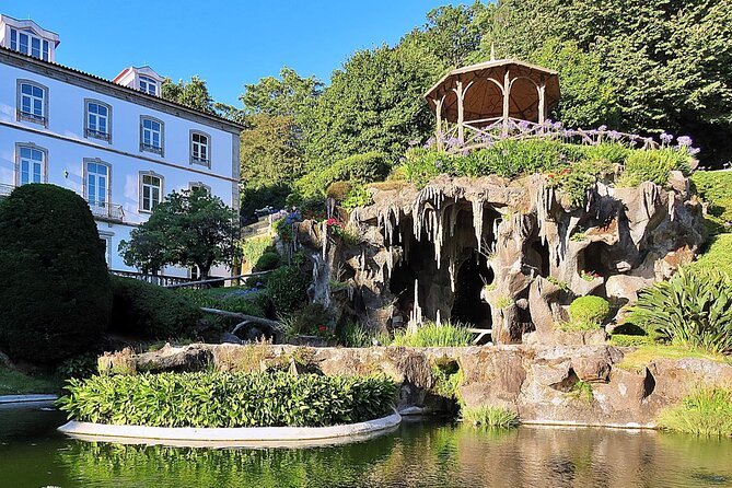 BRAGA E GUIMARÃES Private Historic Tour from Porto - Se de Braga Cathedral area: Oldest in Portugal, with one ticket twist