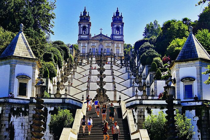 BRAGA E GUIMARÃES Private Historic Tour from Porto - Guimarães Castle and Paço dos Duques: A medieval feel without the museum slog