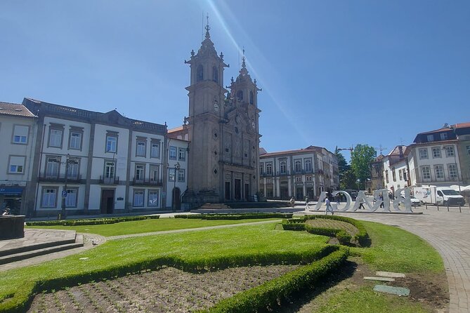Braga/Guimarães: 1 Day with Lunch + farm and wine tasting - Porto to Braga and Guimarães without the stress