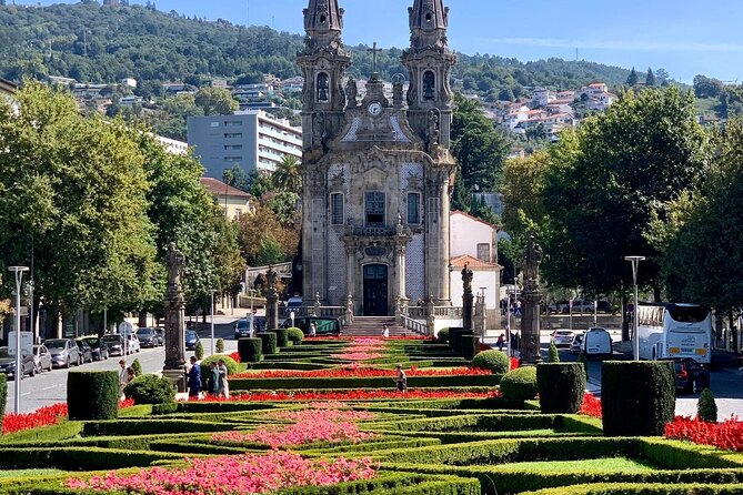 Braga/Guimarães: 1 Day with Lunch + farm and wine tasting - Braga on your feet: cathedral area, city stroll, and souvenir time