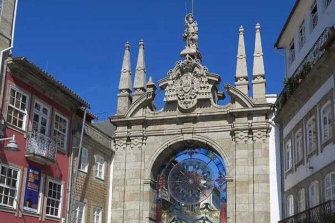 Braga/Guimarães: 1 Day with Lunch + farm and wine tasting - Guimarães: the medieval core where Portugal was born