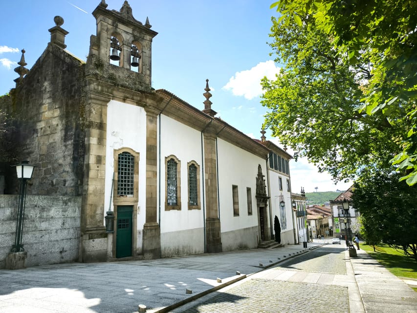 Braga & Guimarães Tour: Small Historical Group Tour - Guimarães Castle area, Carmo Convent, and key churches