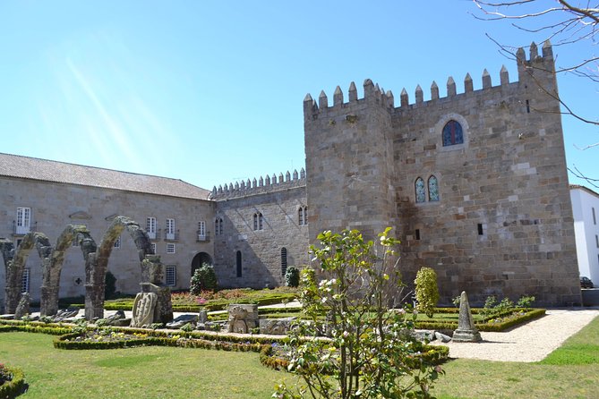 Braga Half-Day Private Tour from Porto - Stop 5: Igreja de Santa Cruz—10 minutes for a final round of local character