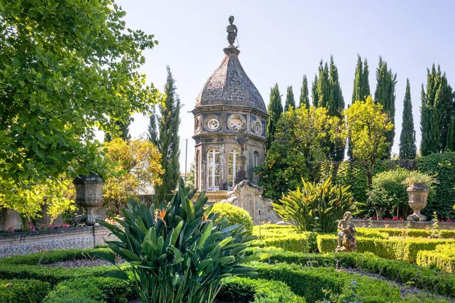 Braga: Private & Flexible Walking Tour in Historic Center - Largo de São Paulo and Largo de Santiago: where you’ll notice the details