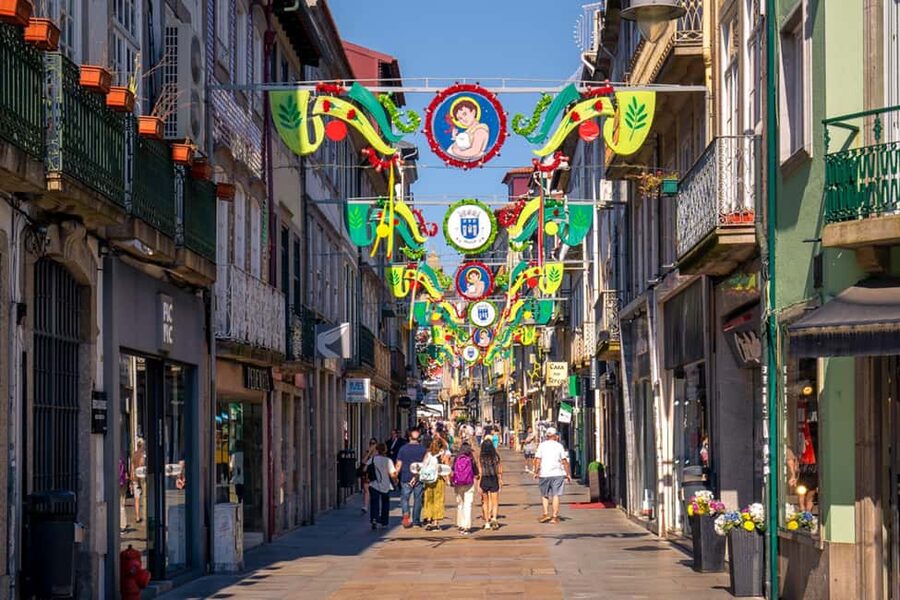 Braga: Private & Flexible Walking Tour in Historic Center - Raio Palace, Avenida da Liberdade, and Praça da República
