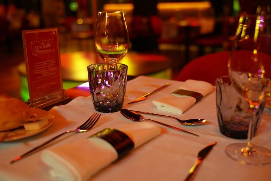 Braga: The Lingerie Restaurant Cabaret Show with Dinner - Dinner and Included Drinks: How the Ticket Adds Up