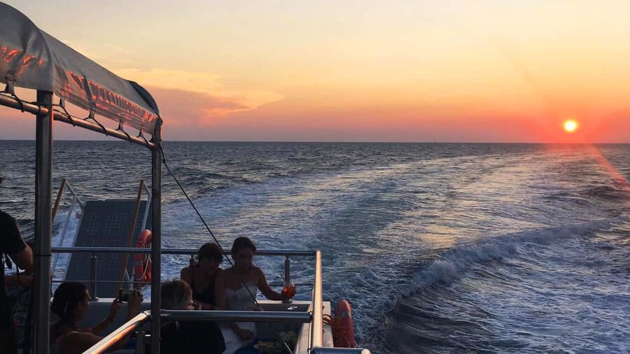 Cinque Terre: Sunset cruise tour with aperitif - The aperitif setup: what’s actually included (and what to plan for)