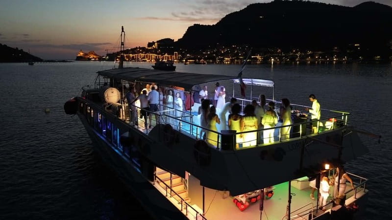 Cinque Terre: Sunset cruise tour with aperitif - Meeting at Cinque Terre Ferries: Molo Italia and the Lord Byron