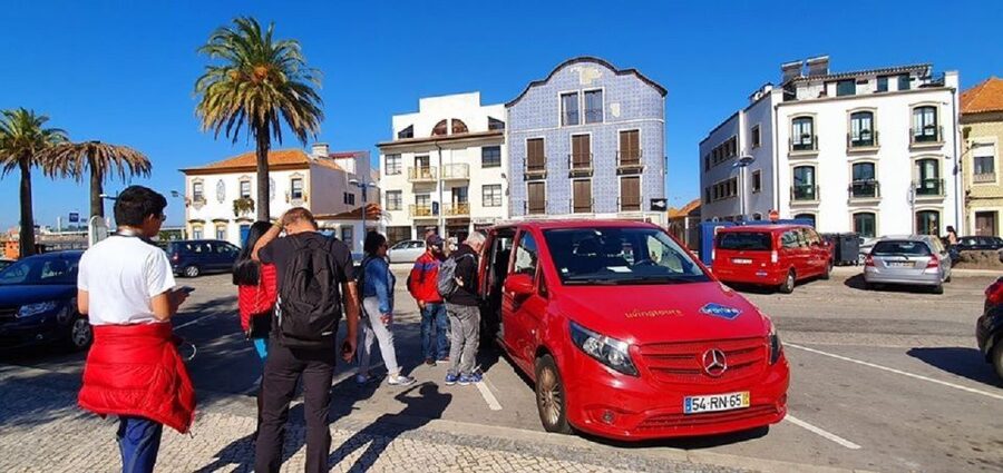Combo: Porto City Half-Day Tour & Aveiro Half-Day Tour - Guide quality and group size: what to expect from 8 to 27 people
