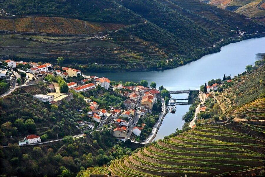 Day Cruise from Porto to Pinhão with Breakfast and Lunch - Breakfast on the Water: Fuel Without Rushing