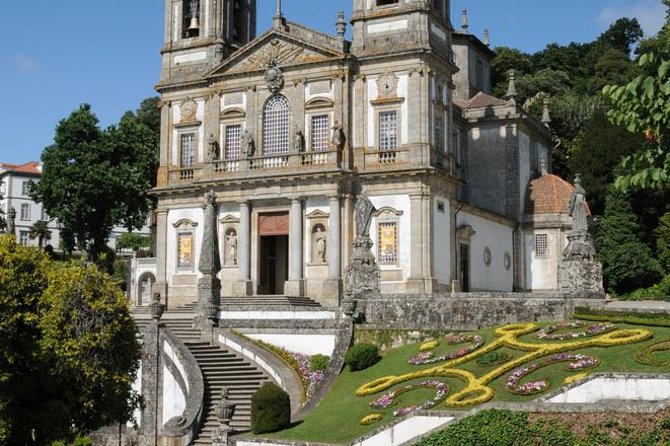 Day Trip Braga and Guimarães from Porto - Starting in Porto: meeting at Palácio da Bolsa and staying on time