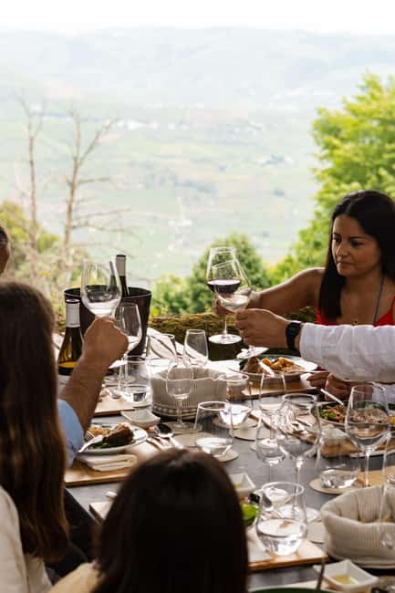 Douro Valley: A Sensory Experience in the Douro: Wines, Olive Oil, and History - The Garden Stroll: Private Paths and 1596 Family Stories