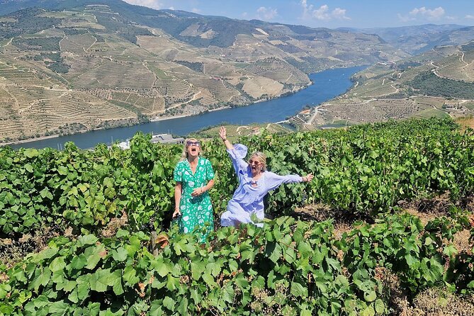 Douro Valley-Expert Guide-Boat-Lunch-Tastings-Offer wine bottle - The return on National Road 222: finish with the river view