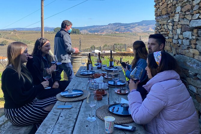 DOURO VALLEY: Lunch in a winery, tastings & 1-h private boat tour - Lunch in a winery: where the Douro flavors “stick”