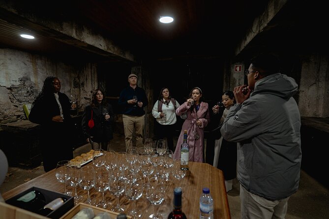 DOURO VALLEY: Lunch in a winery, tastings & 1-h private boat tour - Winery time in Pinhão: tastings that focus on people, not just product