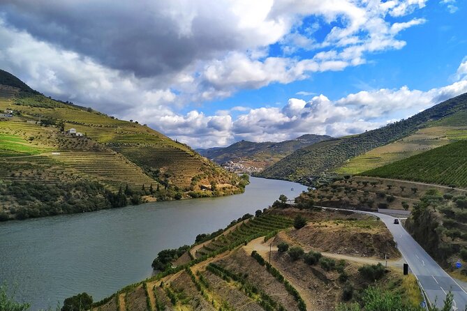 Douro Valley Prime Tour: Wine Tastings, Boat & Lunch from Porto - Pinhão Photo Stop: The Blue-Tile Station That Feels Like a Postcard