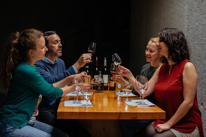 Douro Valley Private Day Trip including Boat Ride & Wine Tasting - How the guide experience shapes the whole day (from umbrellas to anniversaries)
