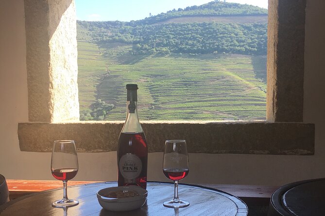 Douro Valley small group tour, Mateus Palace, Lunch and Wine tastings - Stop 3 in Favaios: Lunch Built Around Real Wine-Region Flavors