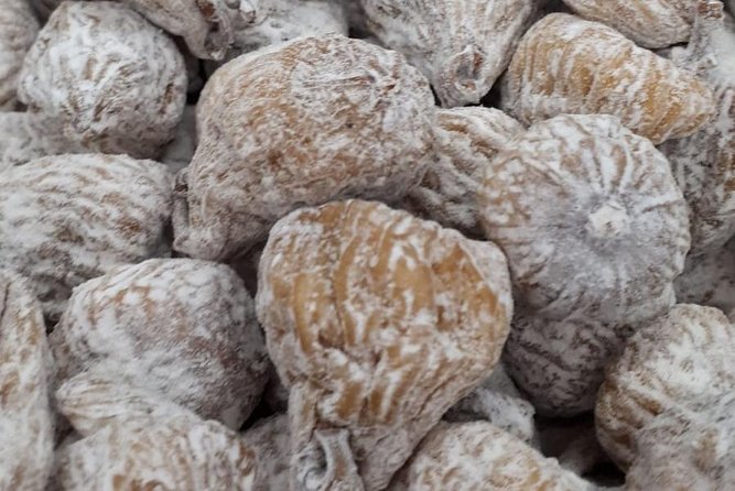 Eat & Tell Porto's Tale: The historical tour that goes through your stomach! - Torre dos Clérigos outside viewing, with a cookie-related mystery