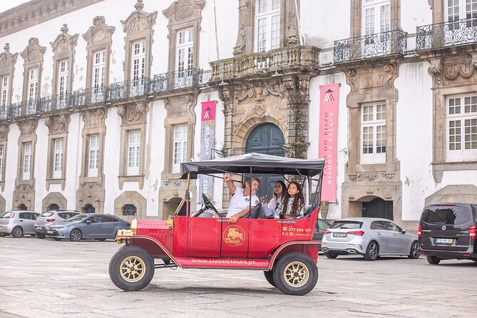 Explore Porto Aboard A Classic Tuk-Tuk tour 1h - Avenida dos Aliados: Porto’s main street and its energy