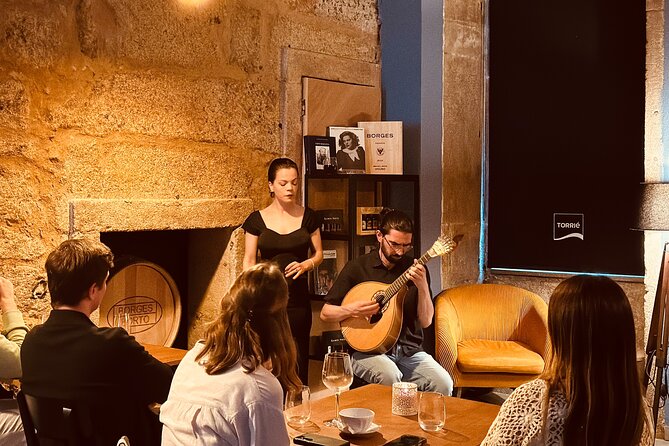 Fado Concert with Welcome Drink - Clube Real do Fado: a small room for full-volume emotion