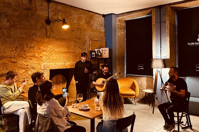 Fado Concert with Welcome Drink - The concert flow in about an hour: history, guitars, then voices