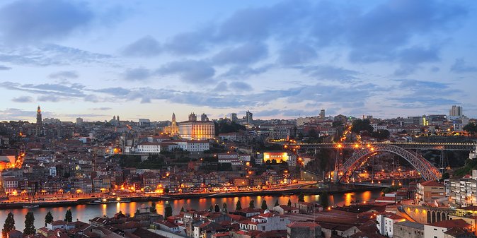 Fado Dinner Show and Night Lights Tour in Porto - Why Porto’s Fado at Dinner Works So Well