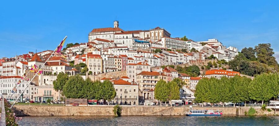 Fátima and Coimbra - Entering the Sanctuary of Fátima: Basilica and the Chapel of Apparitions