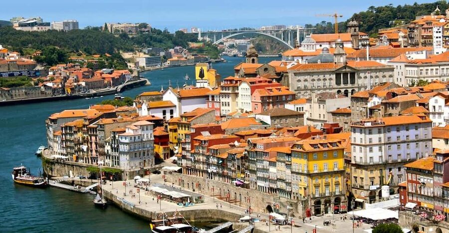 From Lisbon: Private Porto Tour with Wine Tasting in Gaia - Ribeira, São Bento, and the reality of Porto on foot