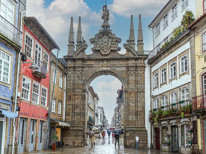 From Porto: Braga and Guimarães Day Tour with Lunch - Lunch in the Minho style: what green wine pairs with