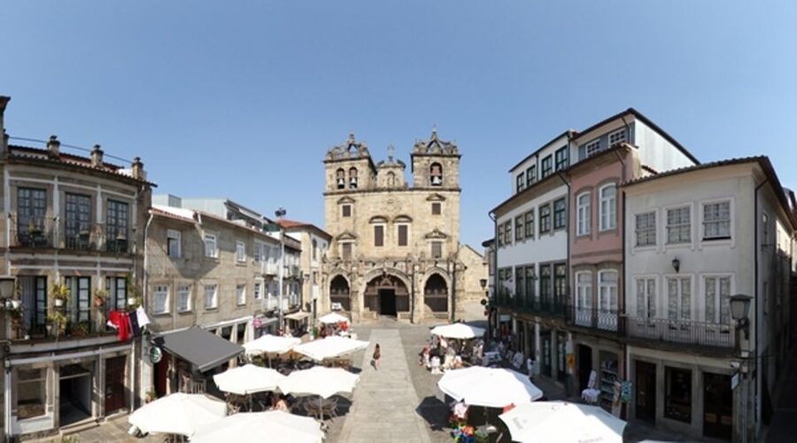 From Porto: Braga and Guimarães Small Group Tour with Lunch - From Porto to Braga: a ride that buys you time