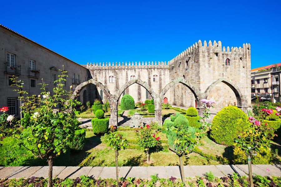 From Porto: Braga & Guimarães Day Trip with Lunch - Skip-the-line entrances and a guide who keeps the day easy