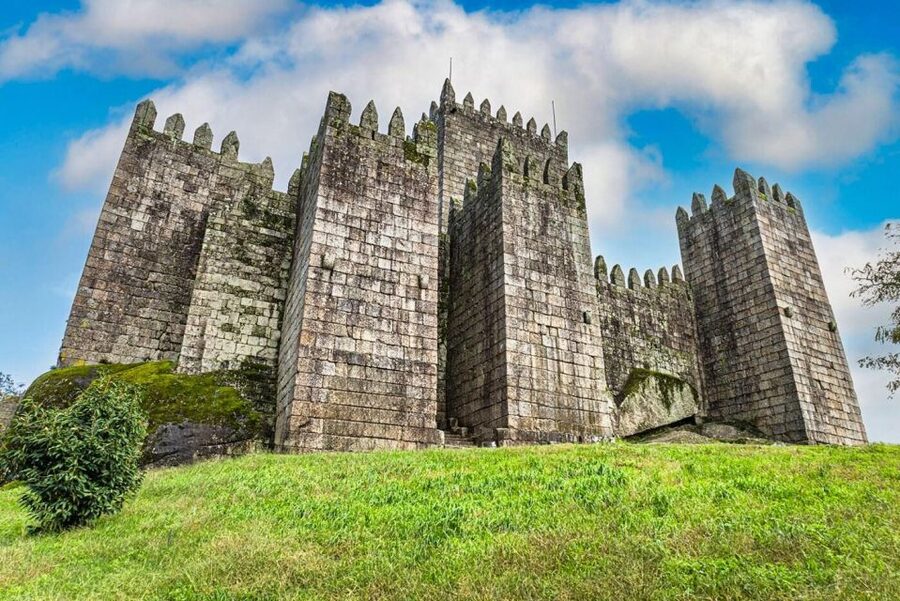 From Porto: Braga & Guimarães full day experience with lunch - Guimarães: medieval streets plus the Castle of Guimarães